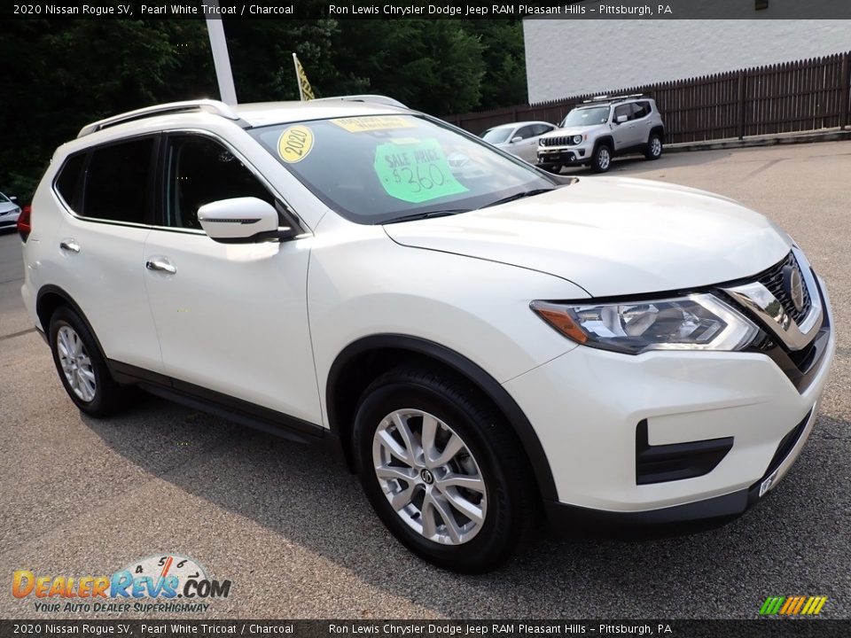 2020 Nissan Rogue SV Pearl White Tricoat / Charcoal Photo #8