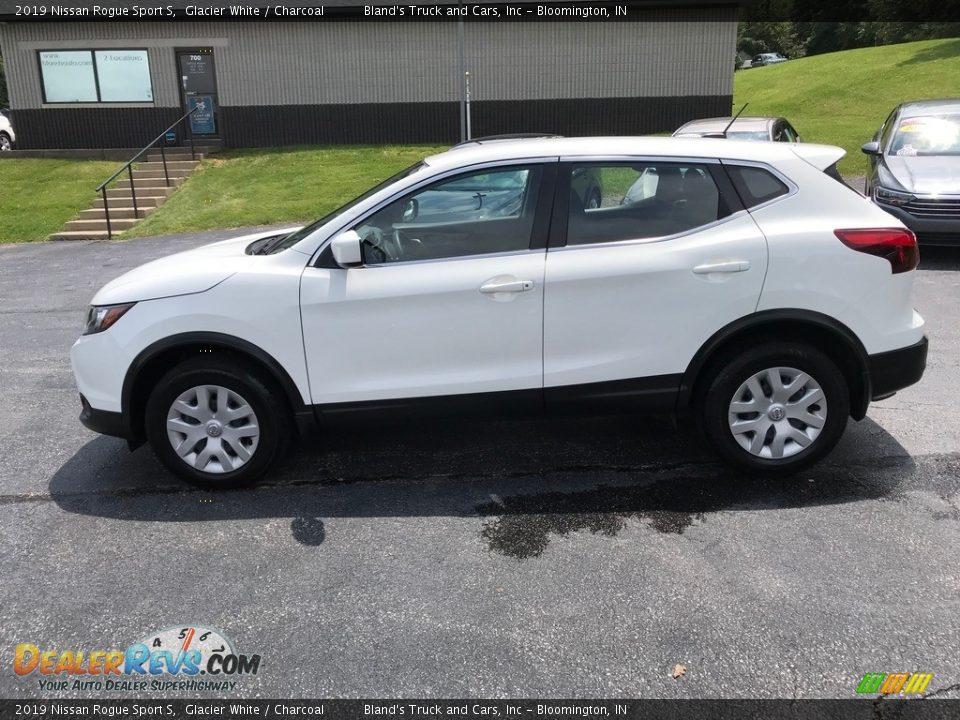 2019 Nissan Rogue Sport S Glacier White / Charcoal Photo #1