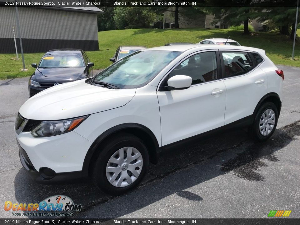 2019 Nissan Rogue Sport S Glacier White / Charcoal Photo #2