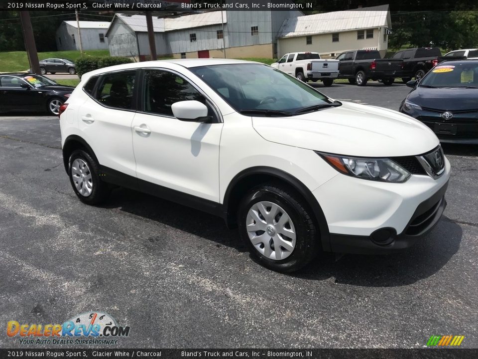 2019 Nissan Rogue Sport S Glacier White / Charcoal Photo #4