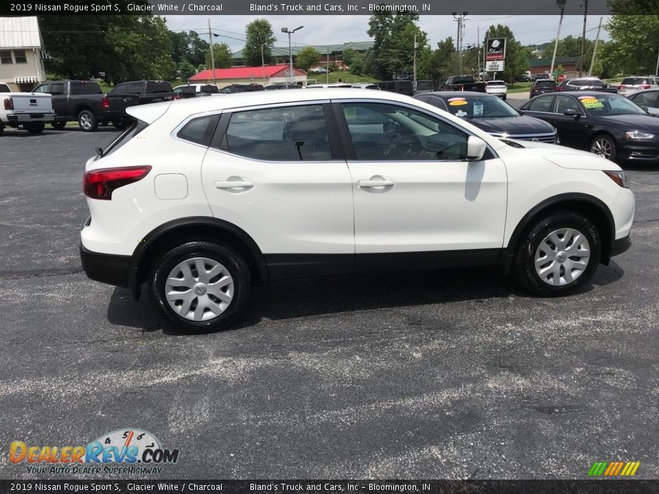 2019 Nissan Rogue Sport S Glacier White / Charcoal Photo #5