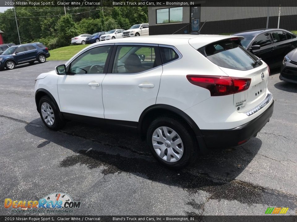 2019 Nissan Rogue Sport S Glacier White / Charcoal Photo #10