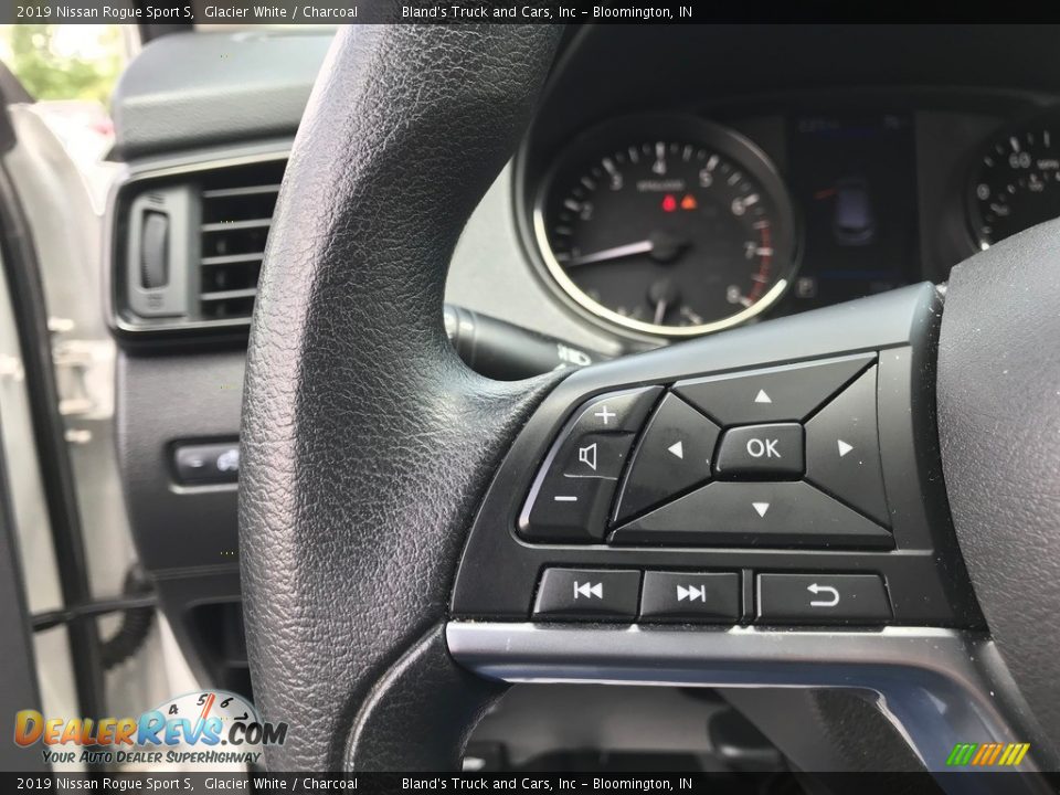 2019 Nissan Rogue Sport S Glacier White / Charcoal Photo #26