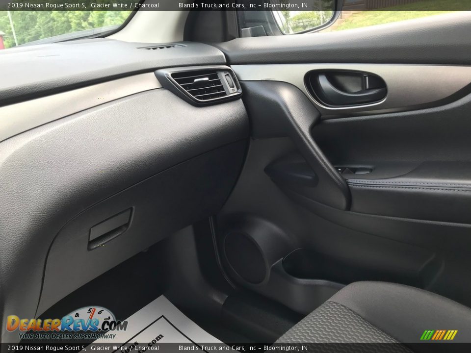 2019 Nissan Rogue Sport S Glacier White / Charcoal Photo #34