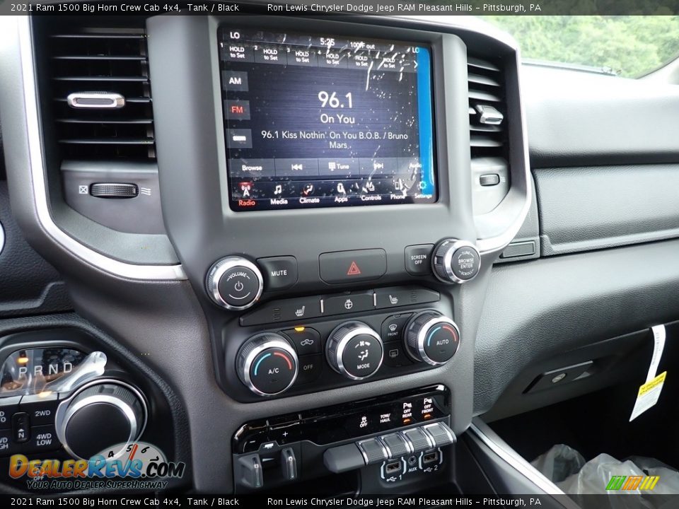 2021 Ram 1500 Big Horn Crew Cab 4x4 Tank / Black Photo #20