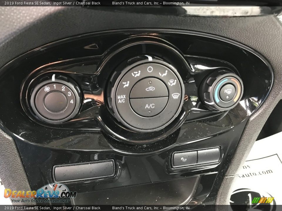 2019 Ford Fiesta SE Sedan Ingot Silver / Charcoal Black Photo #31