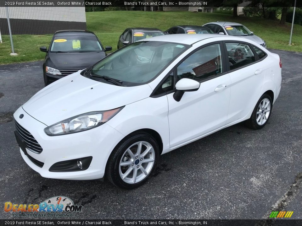 2019 Ford Fiesta SE Sedan Oxford White / Charcoal Black Photo #2