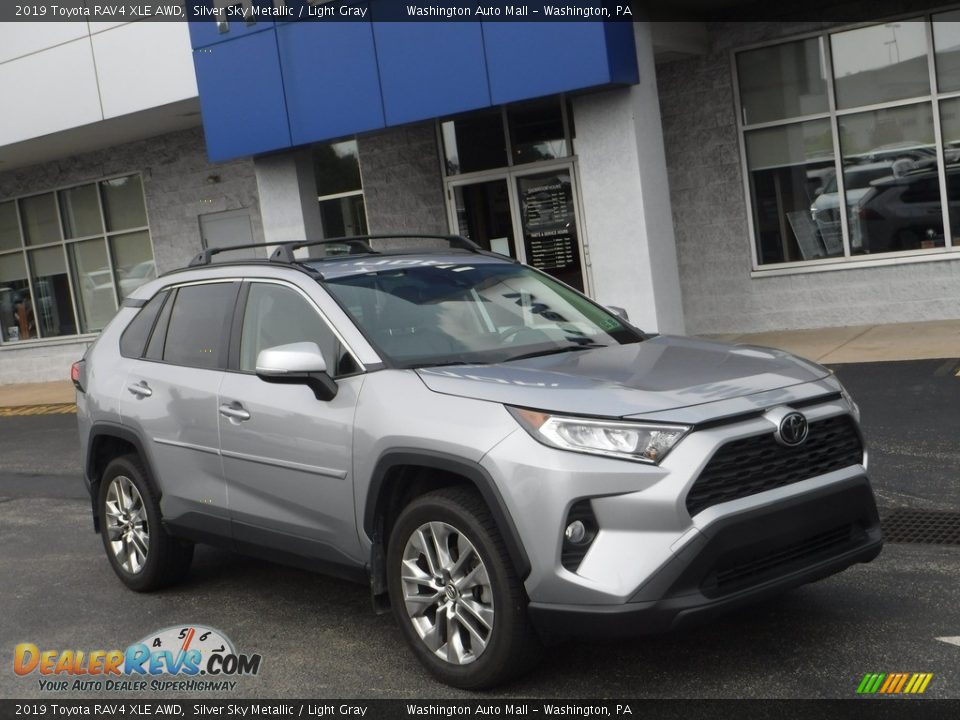 2019 Toyota RAV4 XLE AWD Silver Sky Metallic / Light Gray Photo #1