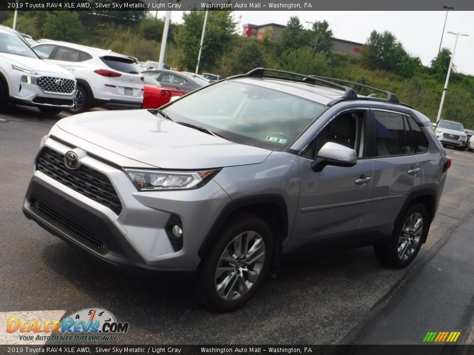 2019 Toyota RAV4 XLE AWD Silver Sky Metallic / Light Gray Photo #6