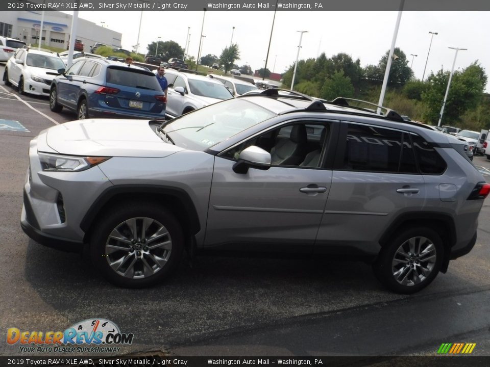 2019 Toyota RAV4 XLE AWD Silver Sky Metallic / Light Gray Photo #7