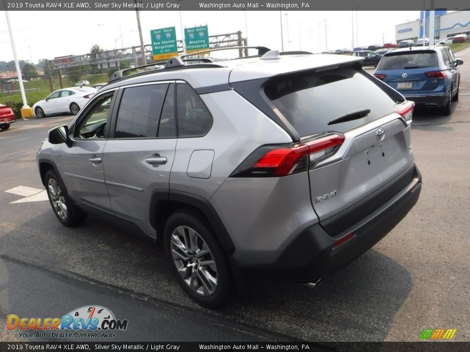 2019 Toyota RAV4 XLE AWD Silver Sky Metallic / Light Gray Photo #8