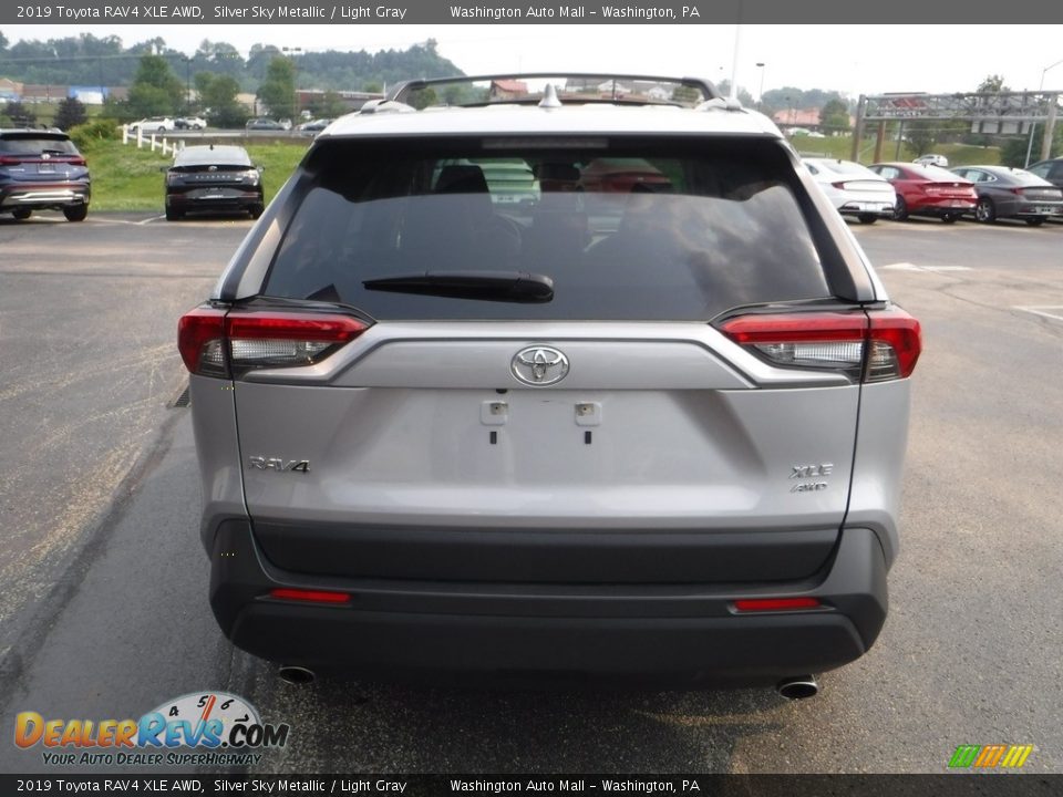2019 Toyota RAV4 XLE AWD Silver Sky Metallic / Light Gray Photo #9