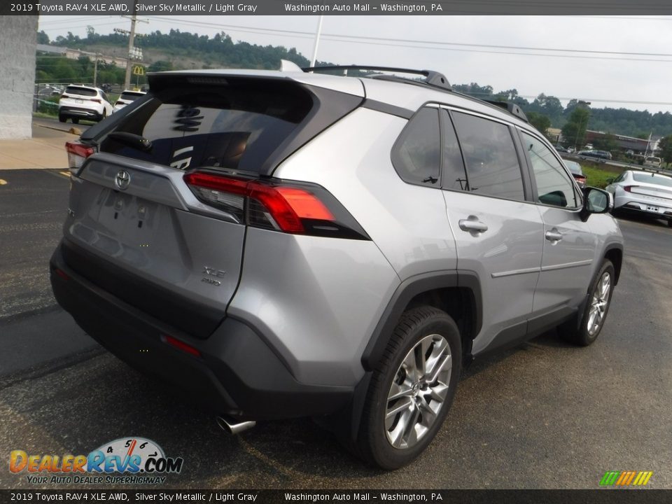 2019 Toyota RAV4 XLE AWD Silver Sky Metallic / Light Gray Photo #10