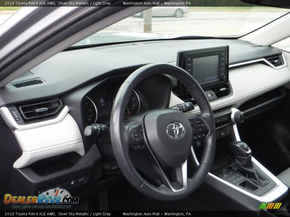 2019 Toyota RAV4 XLE AWD Silver Sky Metallic / Light Gray Photo #12