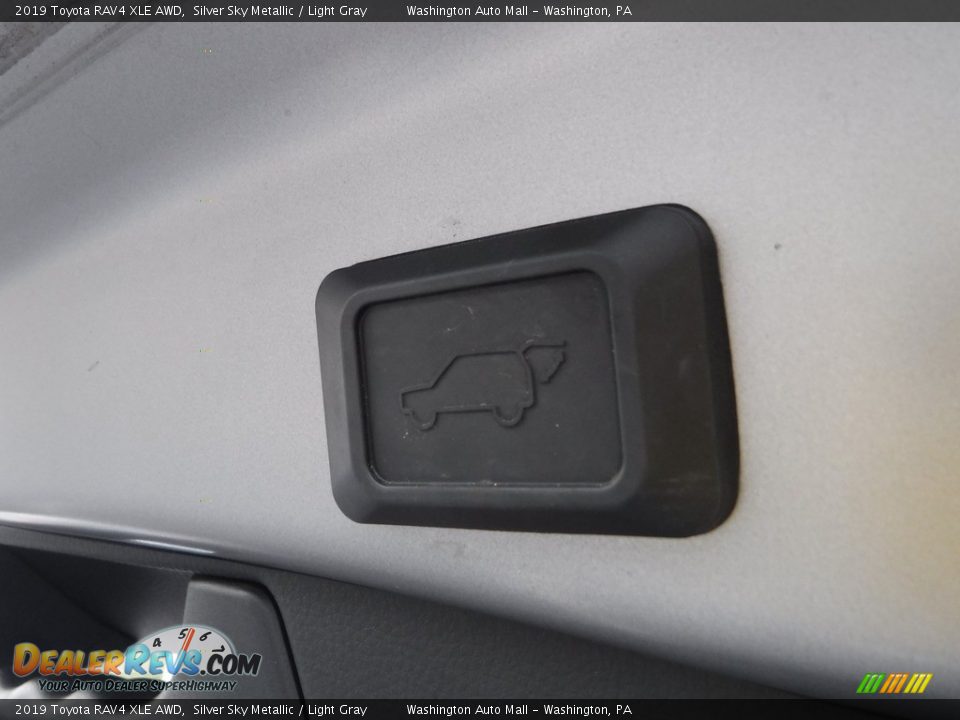 2019 Toyota RAV4 XLE AWD Silver Sky Metallic / Light Gray Photo #29