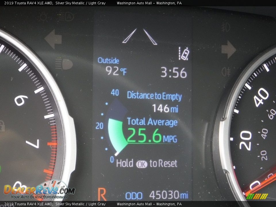 2019 Toyota RAV4 XLE AWD Silver Sky Metallic / Light Gray Photo #32