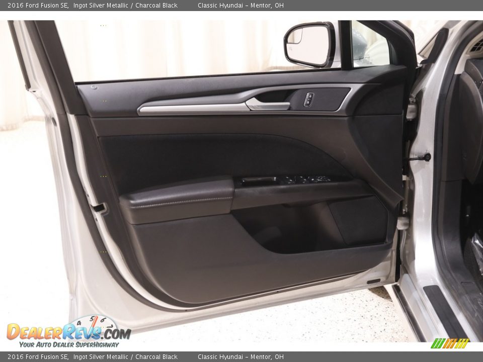 2016 Ford Fusion SE Ingot Silver Metallic / Charcoal Black Photo #4
