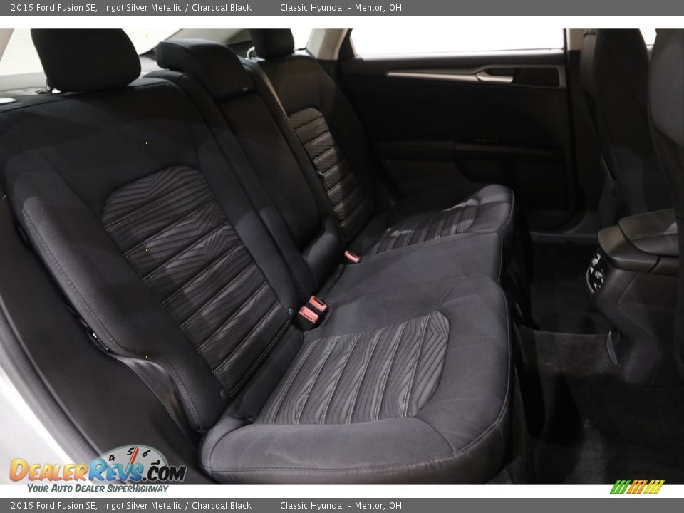 2016 Ford Fusion SE Ingot Silver Metallic / Charcoal Black Photo #14