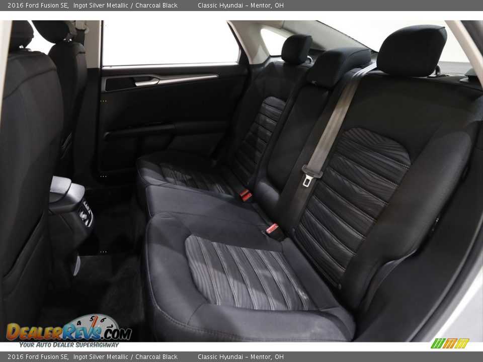 2016 Ford Fusion SE Ingot Silver Metallic / Charcoal Black Photo #15