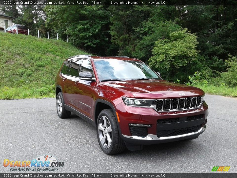 Front 3/4 View of 2021 Jeep Grand Cherokee L Limited 4x4 Photo #4
