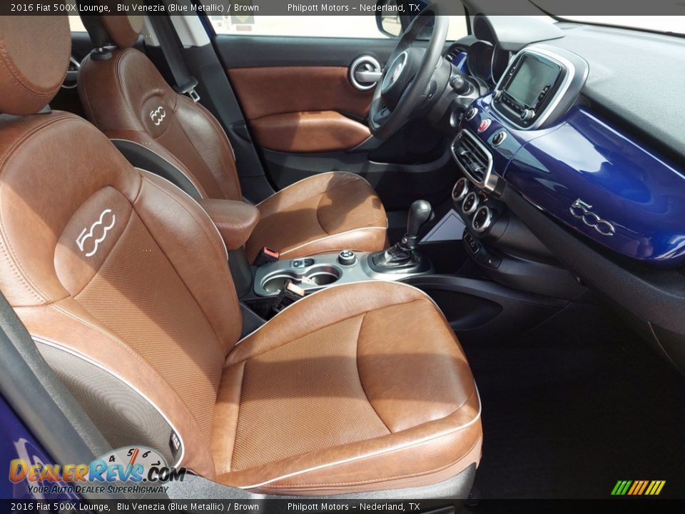 Front Seat of 2016 Fiat 500X Lounge Photo #27