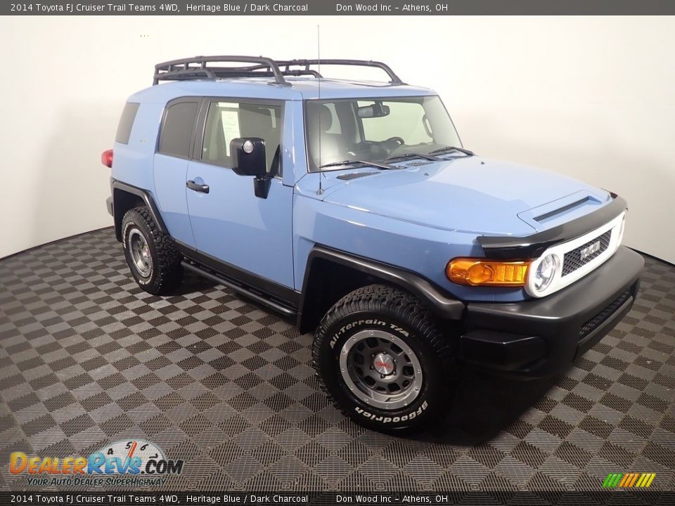 Front 3/4 View of 2014 Toyota FJ Cruiser Trail Teams 4WD Photo #2