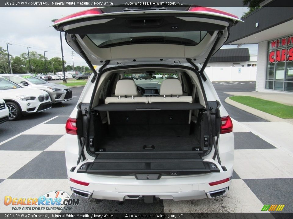 2021 BMW X7 xDrive40i Trunk Photo #5