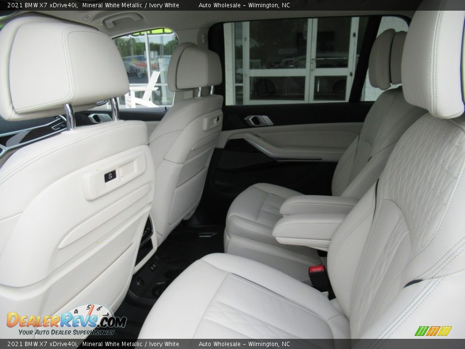 Rear Seat of 2021 BMW X7 xDrive40i Photo #12