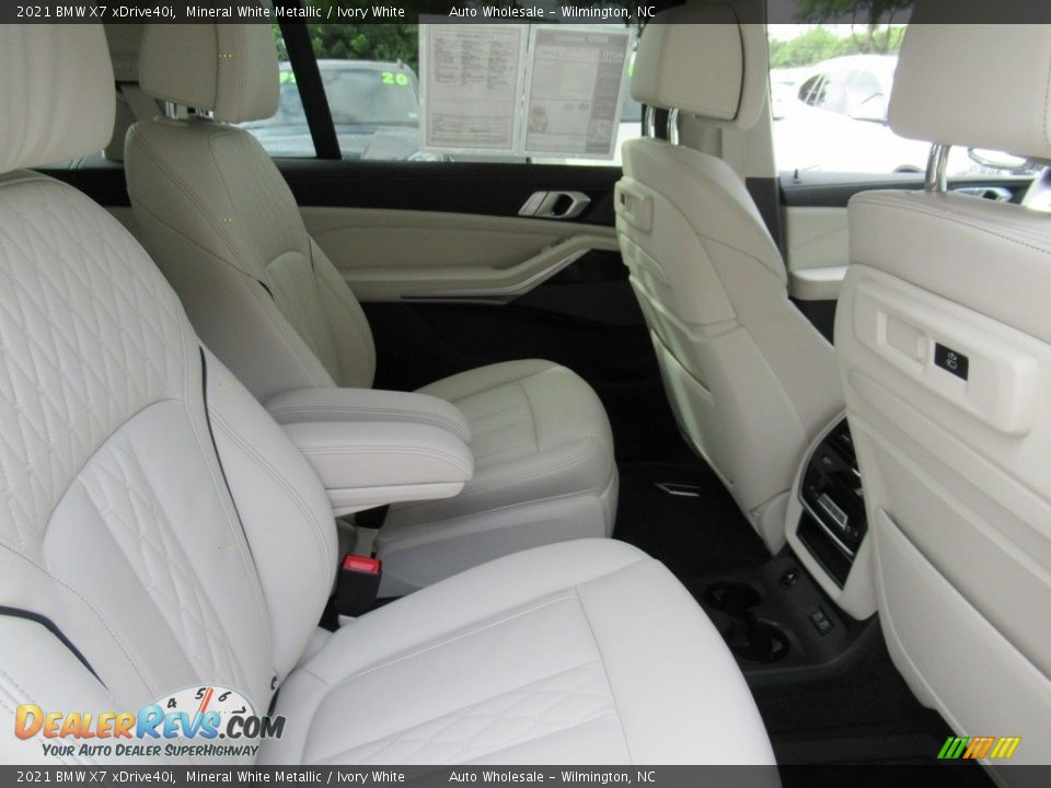 Rear Seat of 2021 BMW X7 xDrive40i Photo #14