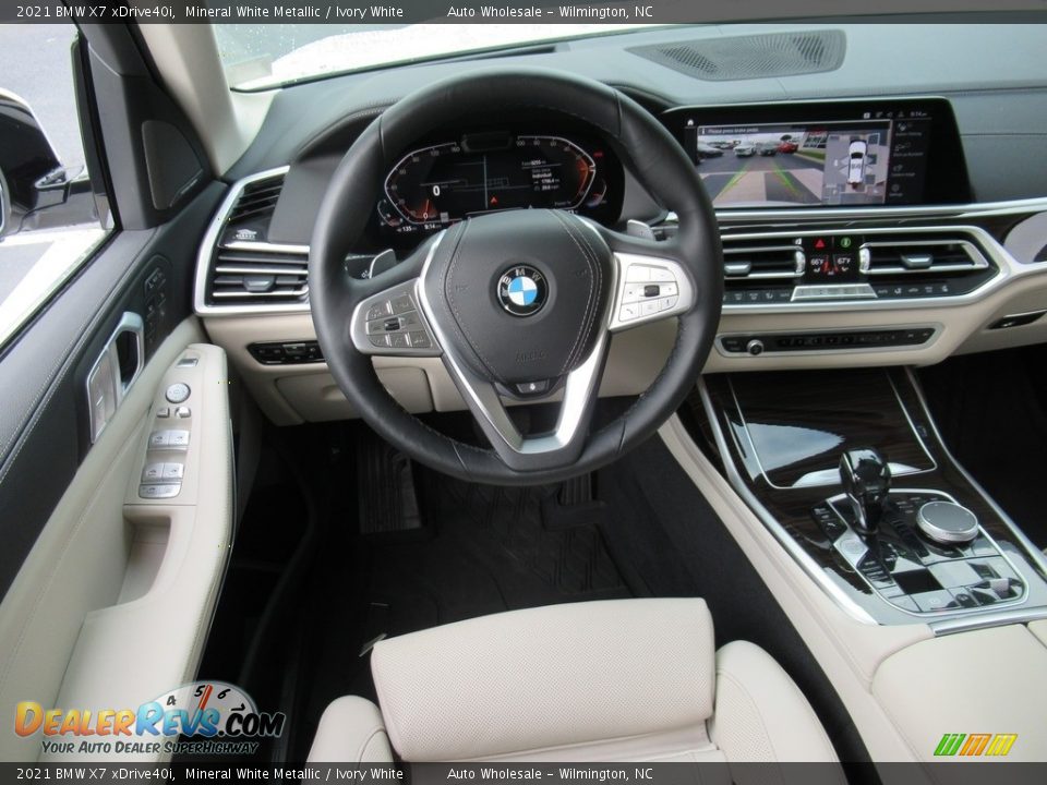 Dashboard of 2021 BMW X7 xDrive40i Photo #15
