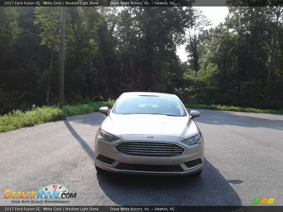 2017 Ford Fusion SE White Gold / Medium Light Stone Photo #3