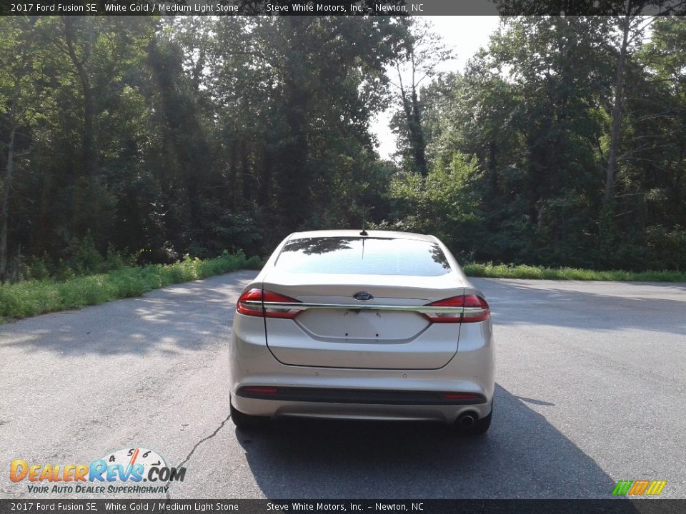 2017 Ford Fusion SE White Gold / Medium Light Stone Photo #7