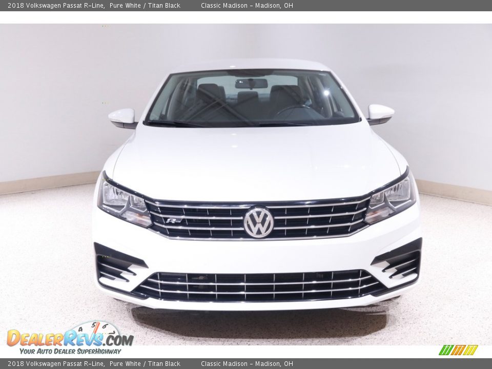 2018 Volkswagen Passat R-Line Pure White / Titan Black Photo #2