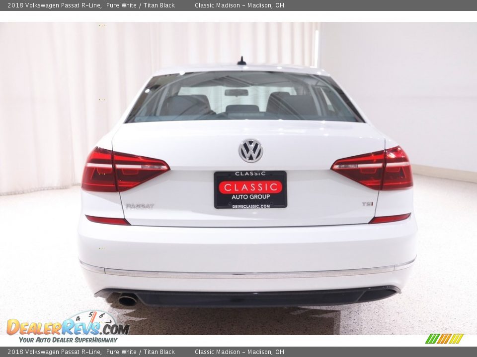 2018 Volkswagen Passat R-Line Pure White / Titan Black Photo #15