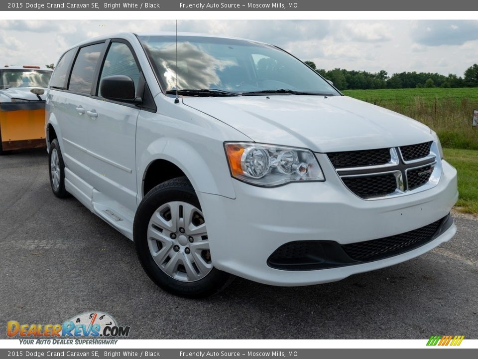 Front 3/4 View of 2015 Dodge Grand Caravan SE Photo #1