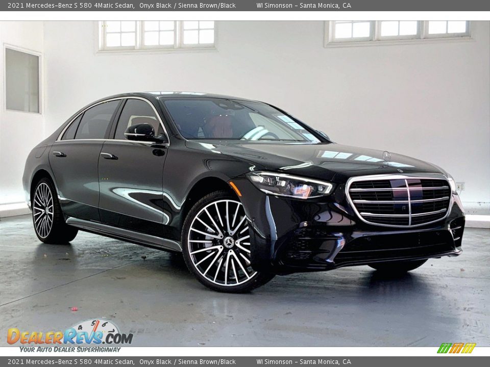 Front 3/4 View of 2021 Mercedes-Benz S 580 4Matic Sedan Photo #12