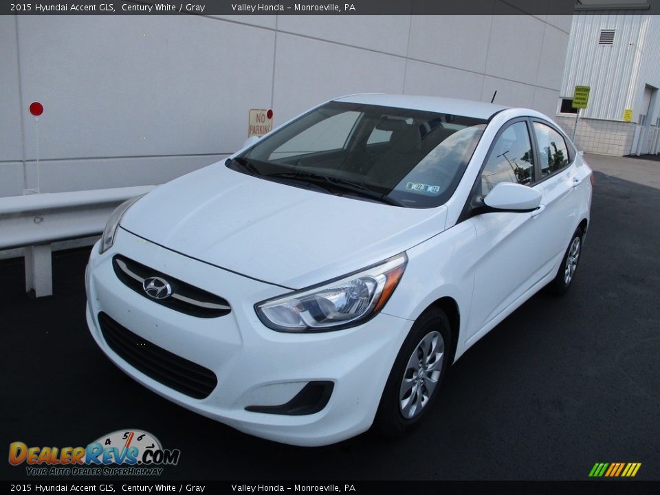 Front 3/4 View of 2015 Hyundai Accent GLS Photo #8