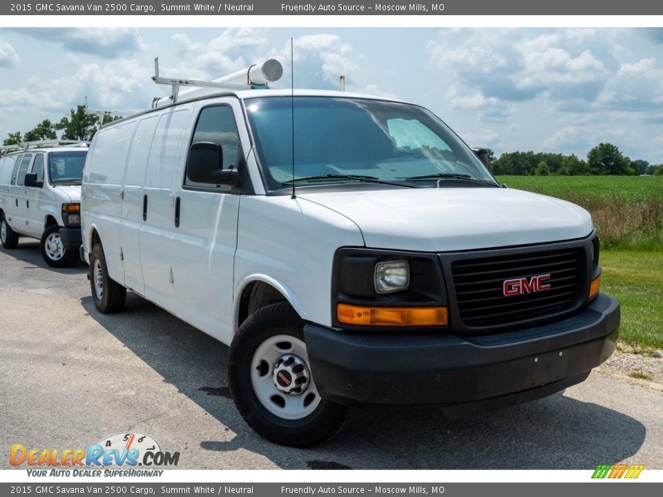 Front 3/4 View of 2015 GMC Savana Van 2500 Cargo Photo #1