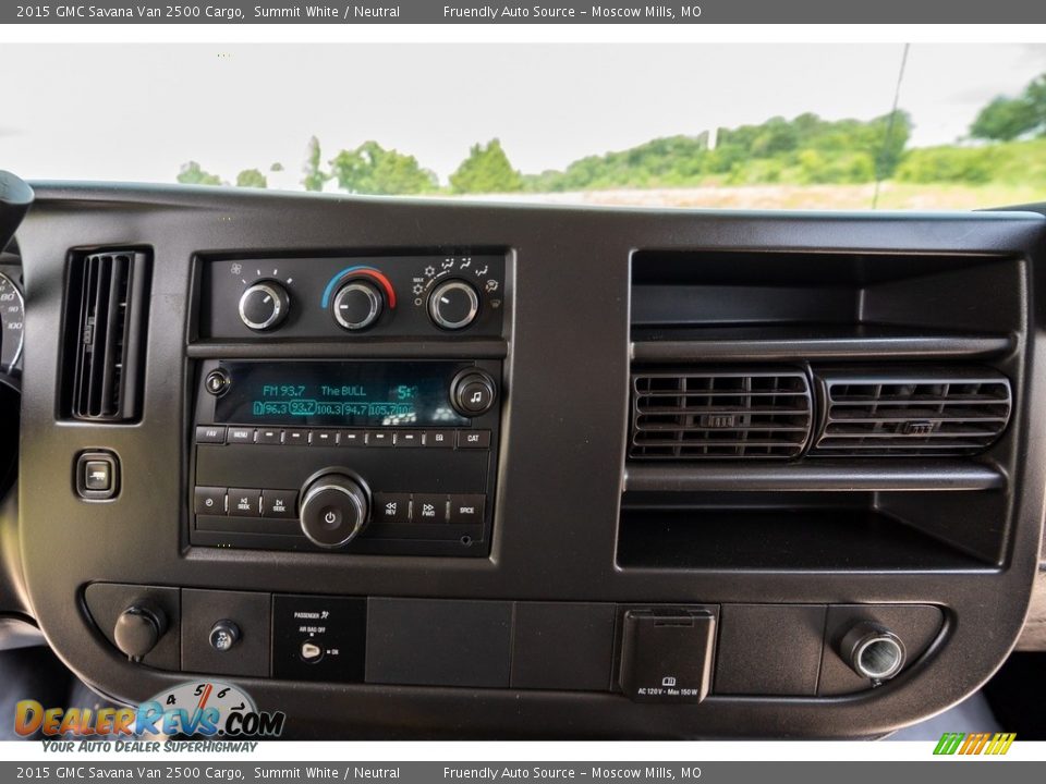 Controls of 2015 GMC Savana Van 2500 Cargo Photo #32