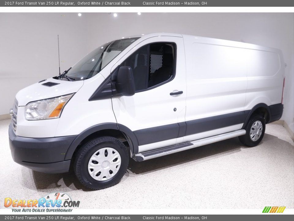 Front 3/4 View of 2017 Ford Transit Van 250 LR Regular Photo #3