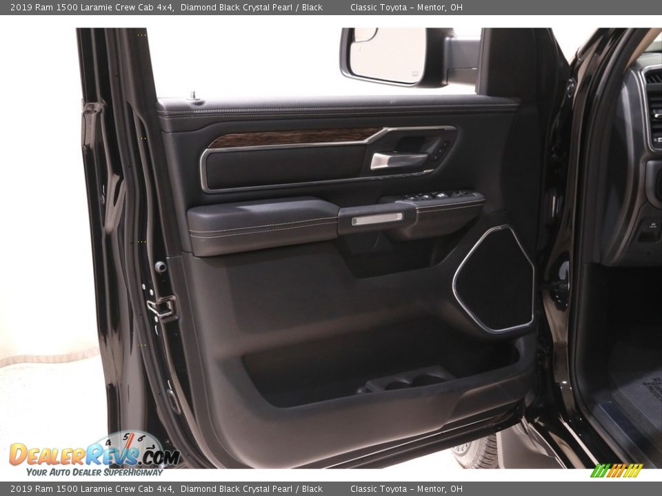 2019 Ram 1500 Laramie Crew Cab 4x4 Diamond Black Crystal Pearl / Black Photo #4