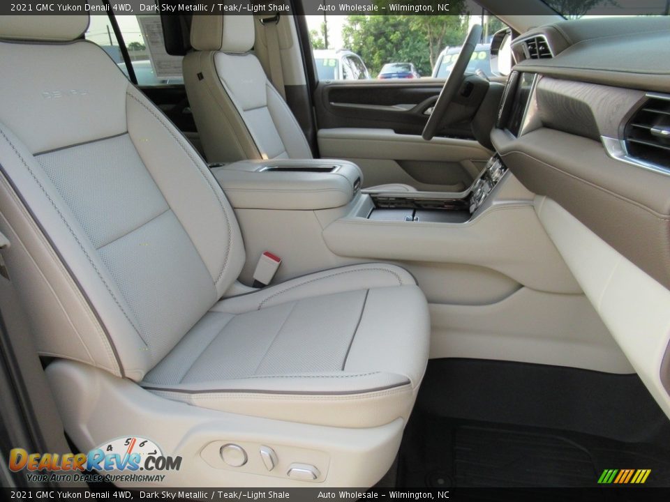 Front Seat of 2021 GMC Yukon Denali 4WD Photo #13
