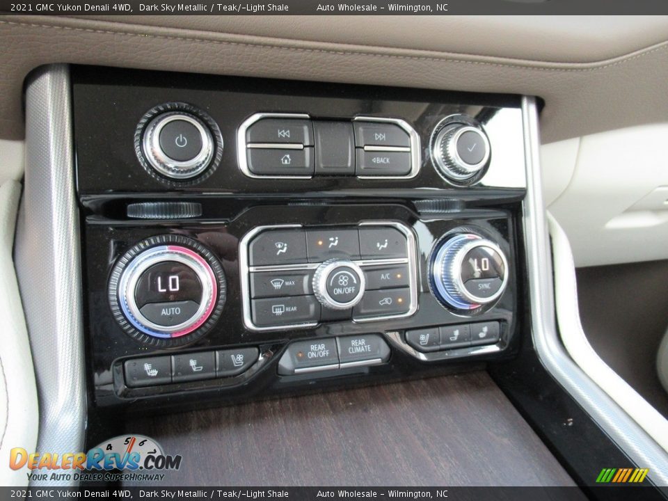 Controls of 2021 GMC Yukon Denali 4WD Photo #19