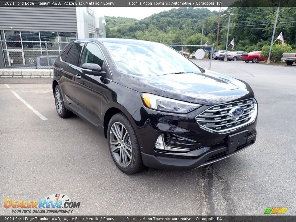 Front 3/4 View of 2021 Ford Edge Titanium AWD Photo #3