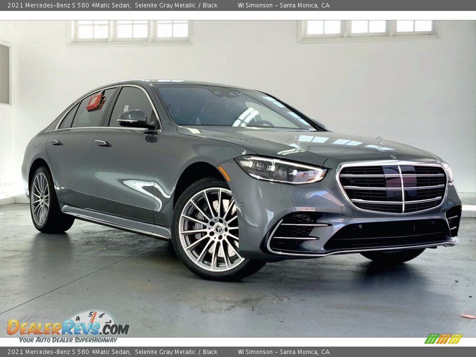 Front 3/4 View of 2021 Mercedes-Benz S 580 4Matic Sedan Photo #12