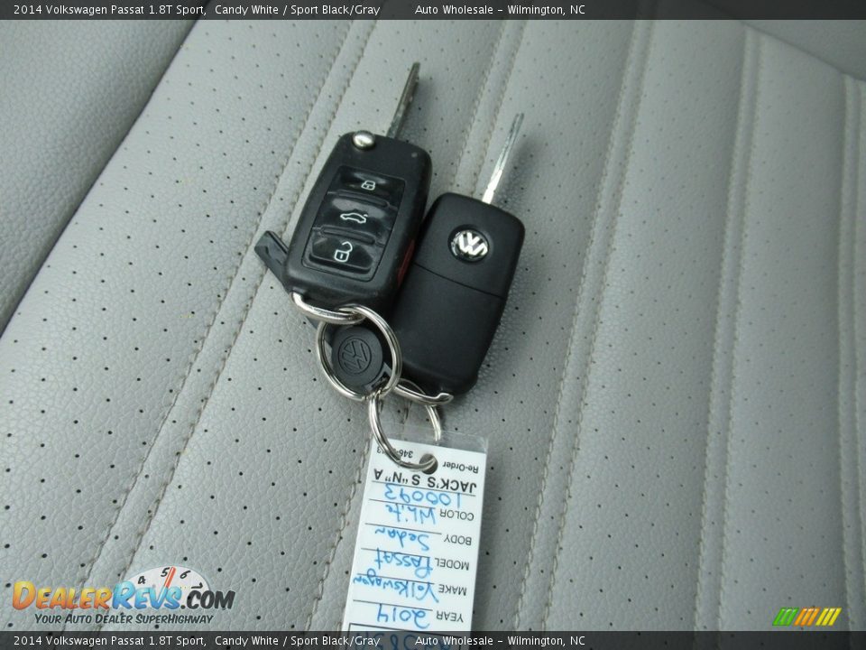 Keys of 2014 Volkswagen Passat 1.8T Sport Photo #20
