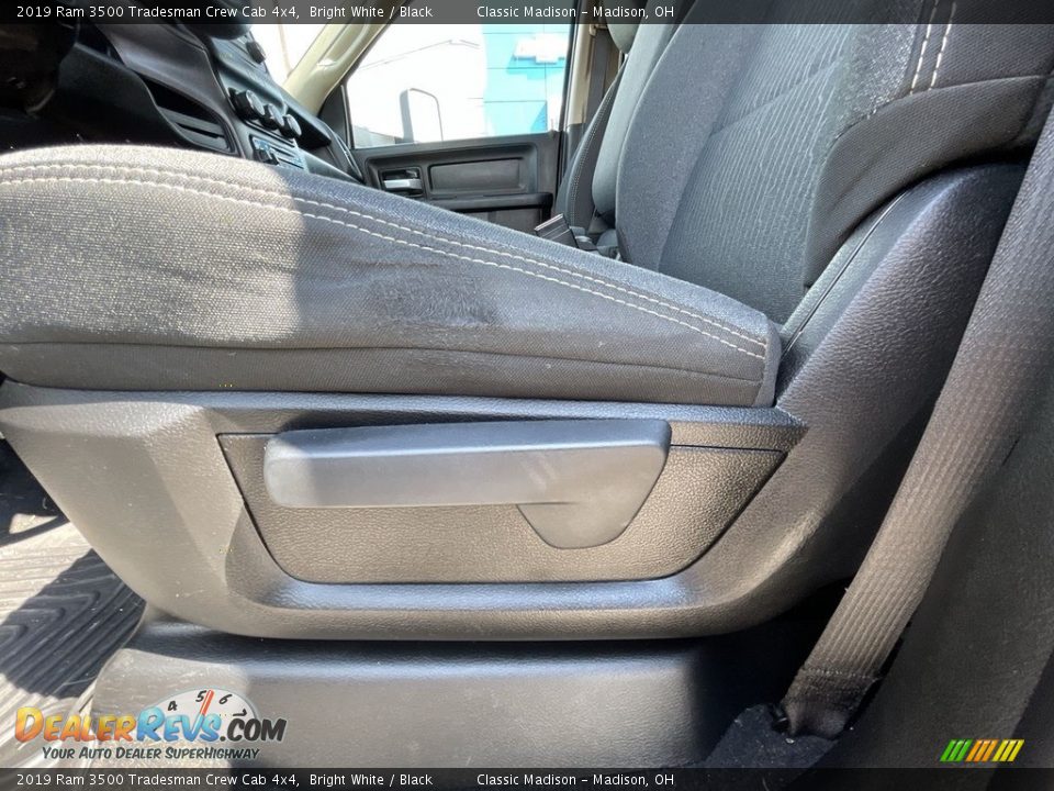 2019 Ram 3500 Tradesman Crew Cab 4x4 Bright White / Black Photo #4