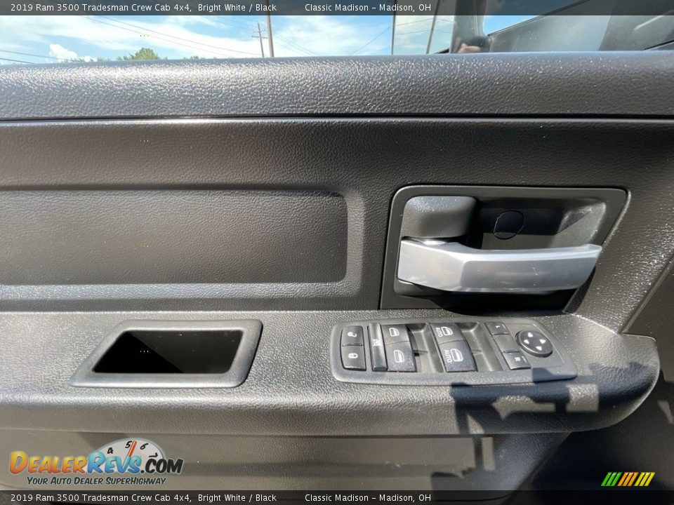 2019 Ram 3500 Tradesman Crew Cab 4x4 Bright White / Black Photo #5