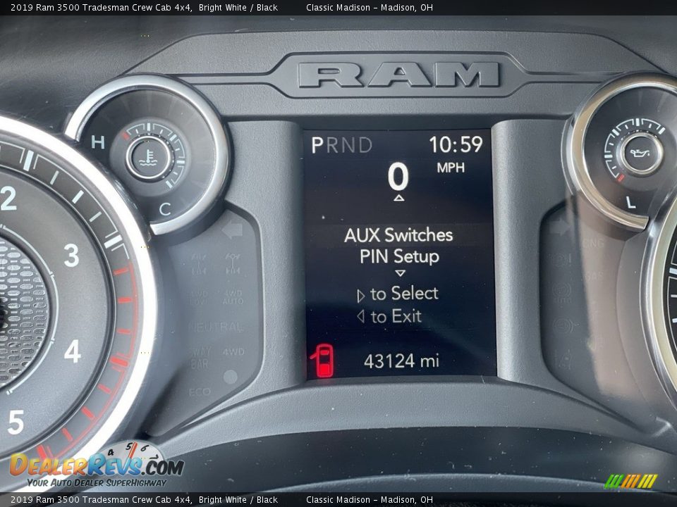 2019 Ram 3500 Tradesman Crew Cab 4x4 Bright White / Black Photo #7