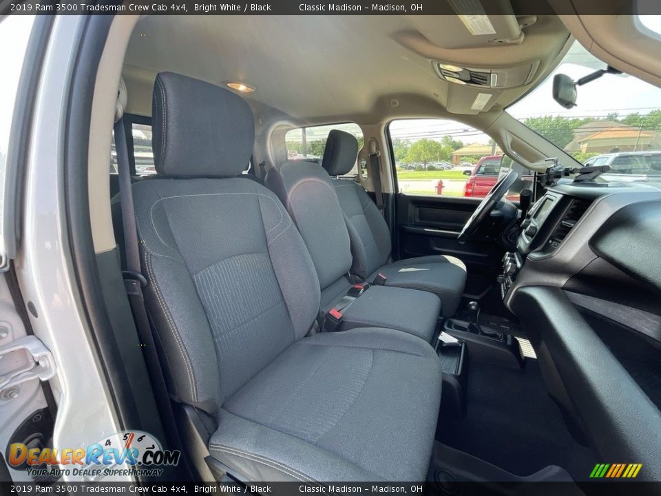 2019 Ram 3500 Tradesman Crew Cab 4x4 Bright White / Black Photo #12